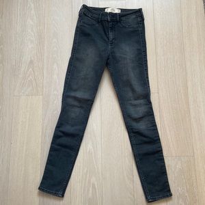 Hollister super skinny high rise black jeans 3S W26 L29